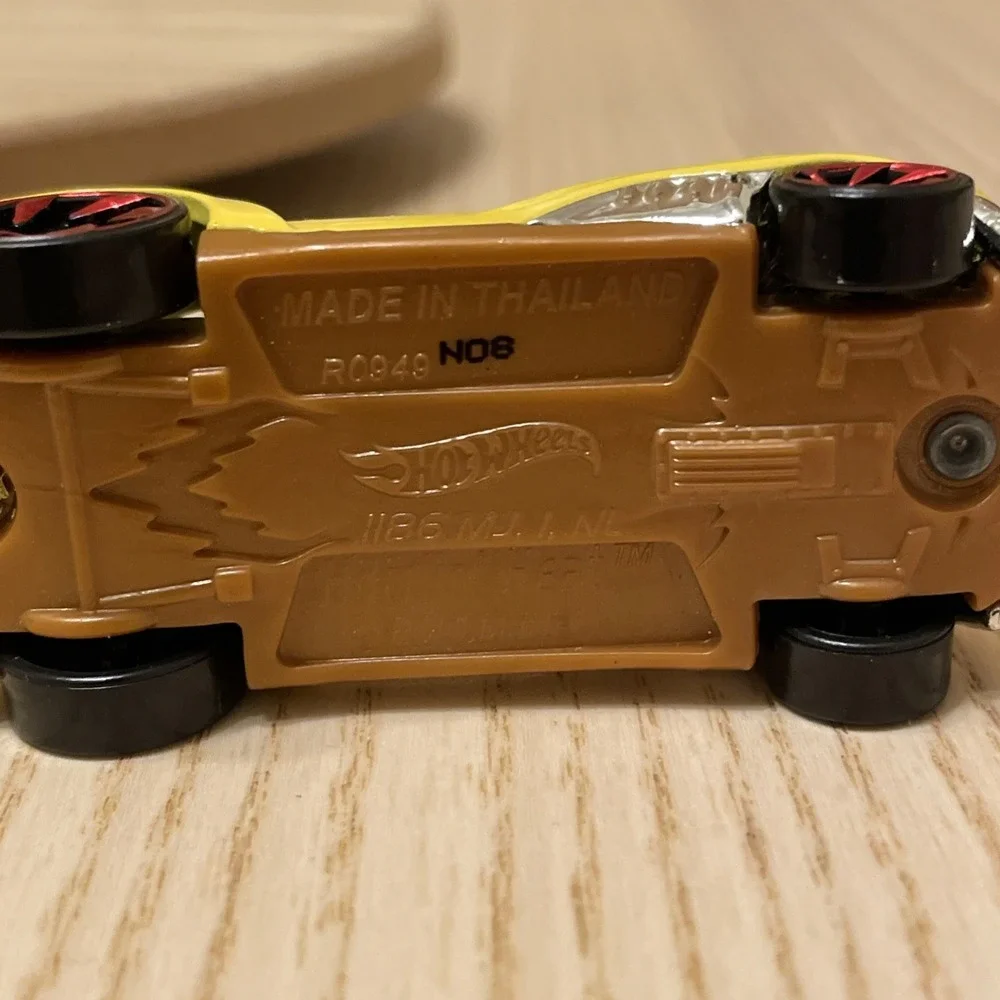 2010 Hot‎ Wheels Howlin' Heat die-cast car from the Street Beasts series